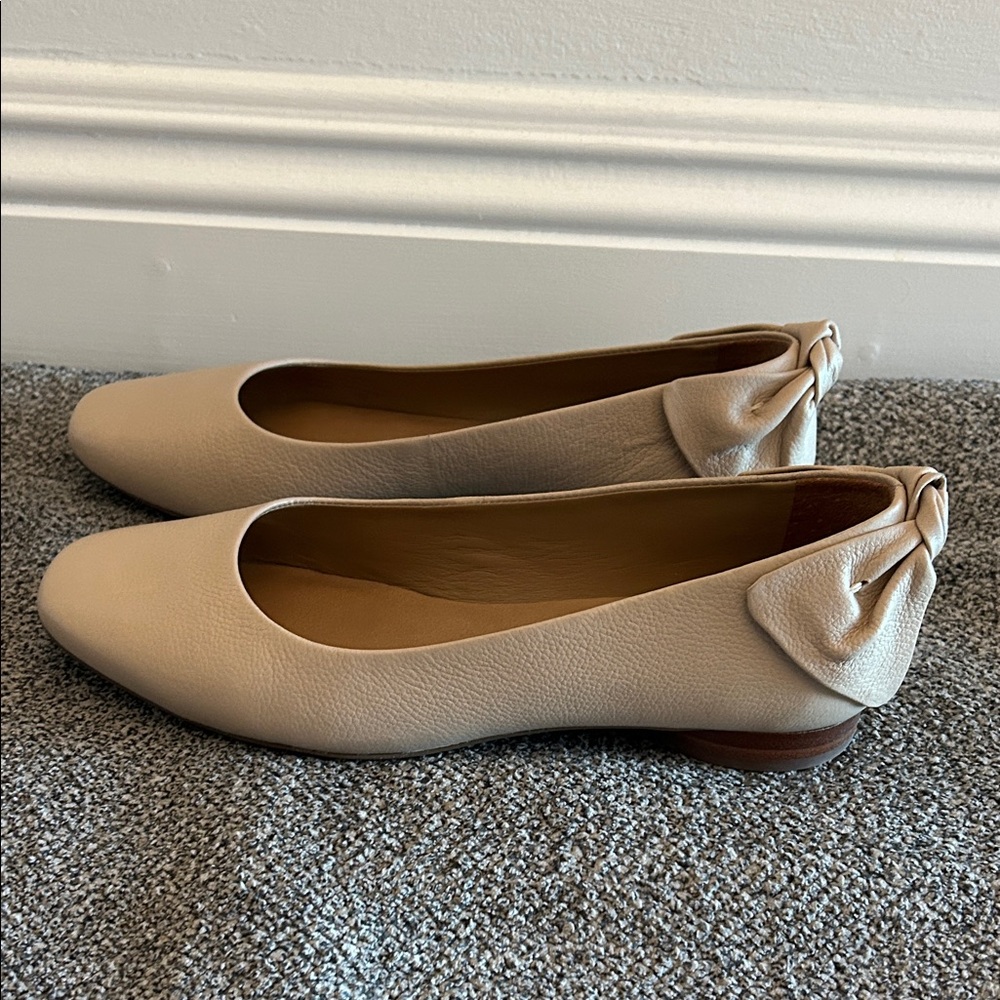 Bernardo Cream Bow Flats
